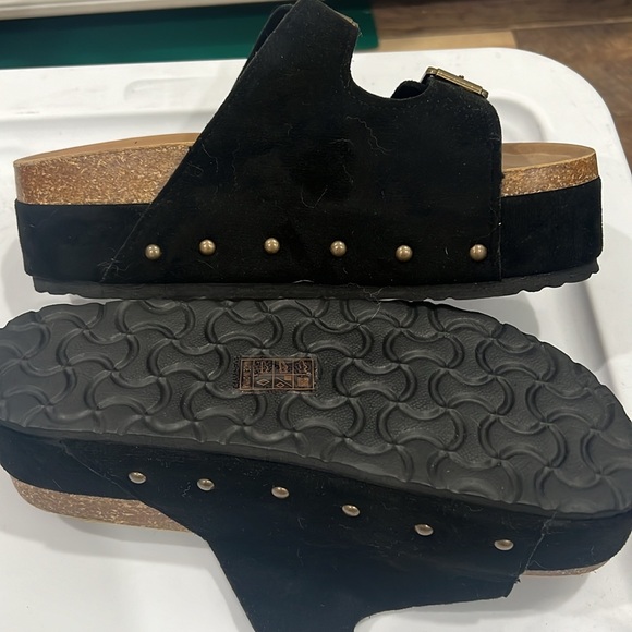 Black Studded Platform Sandals - Picture 3 of 3